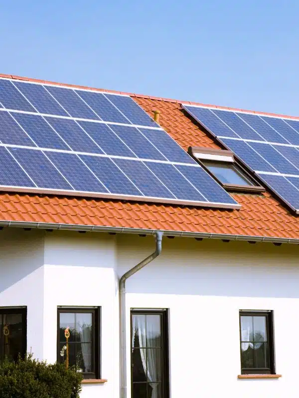 panneau photovoltaïque (600 × 800 px) Travaux d'électricité à Biganos sur le Bassin d'Arcachon et en Gironde (33)